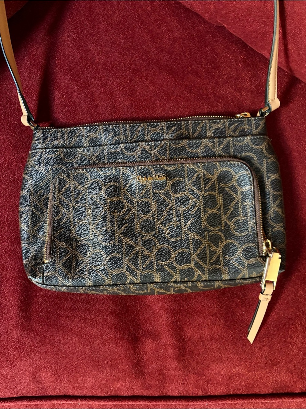 Euc. Calvin Klein cross body bag/ built in wallet.